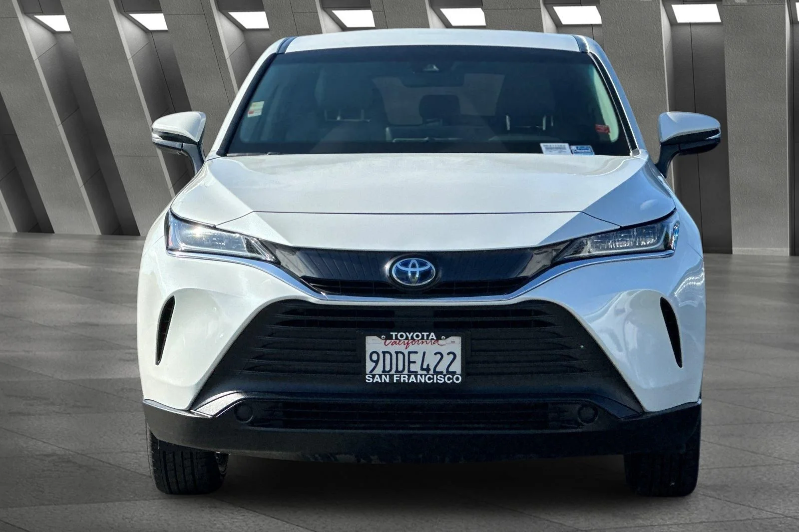Used 2022 White Toyota LE image 14