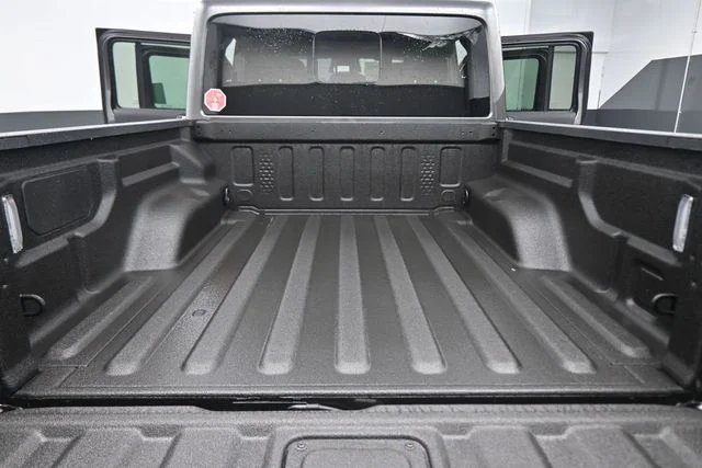 New 2026 Granite Crystal Metallic Clearcoat Jeep Shadow Ops image 25