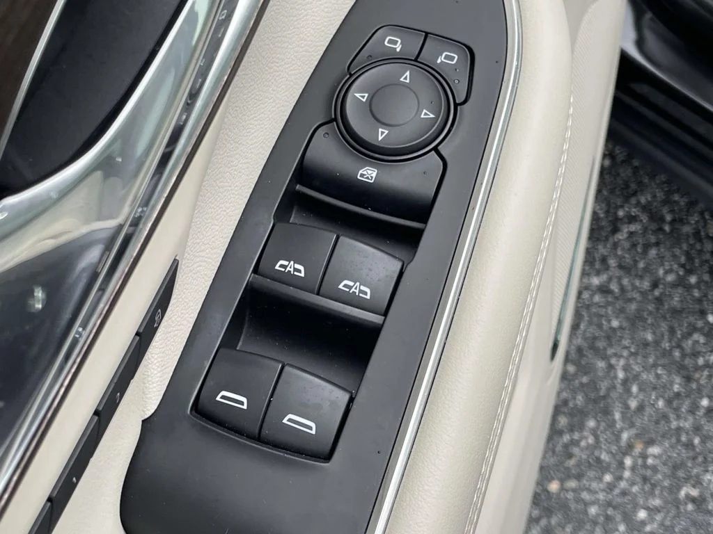 Used 2023 Ebony Twilight Metallic Buick Avenir image 6