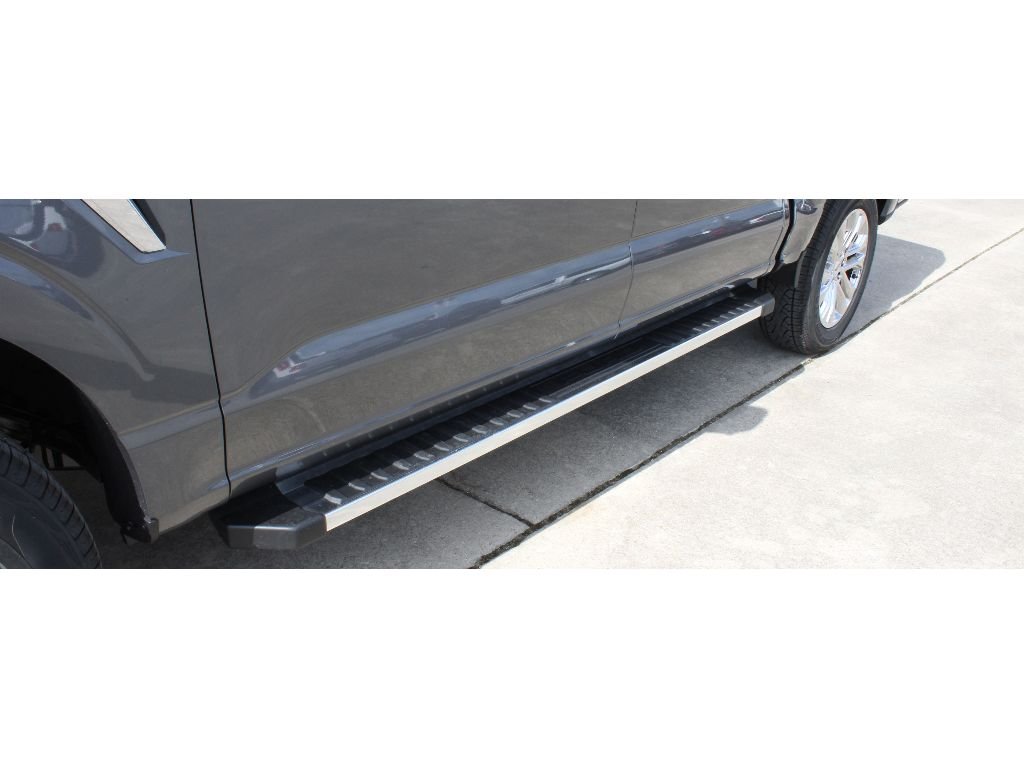 New 2026 Carbonized Gray Metallic Ford XLT image 3