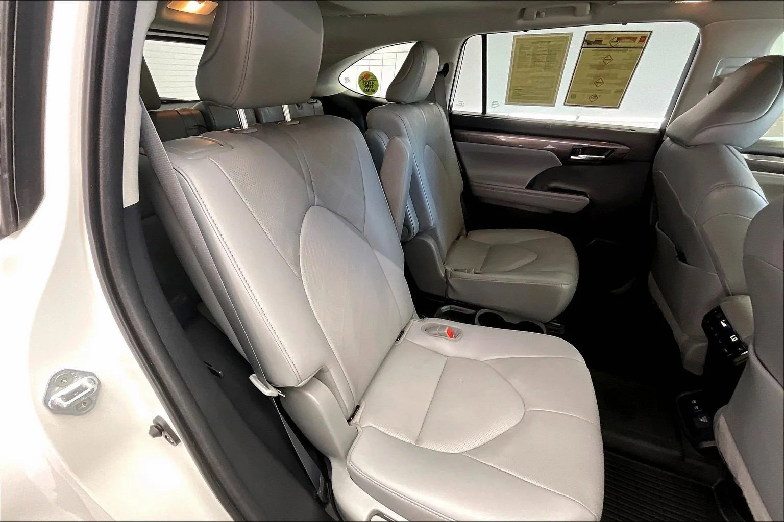 Used 2021 Blizzard Pearl Toyota Platinum image 19