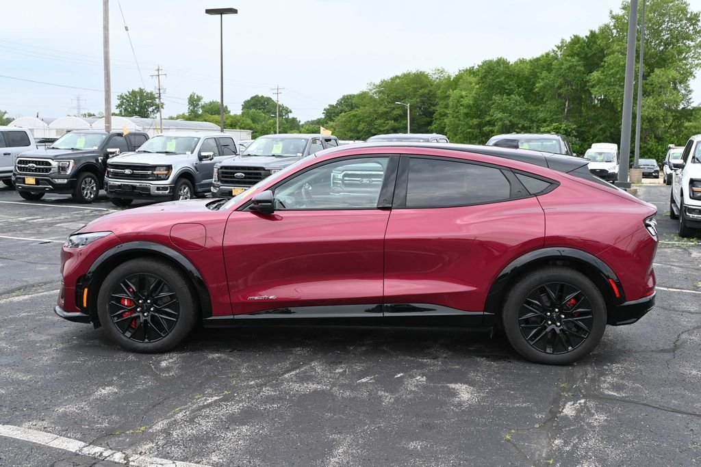 Used 2025 Magenta Ford Premium image 4