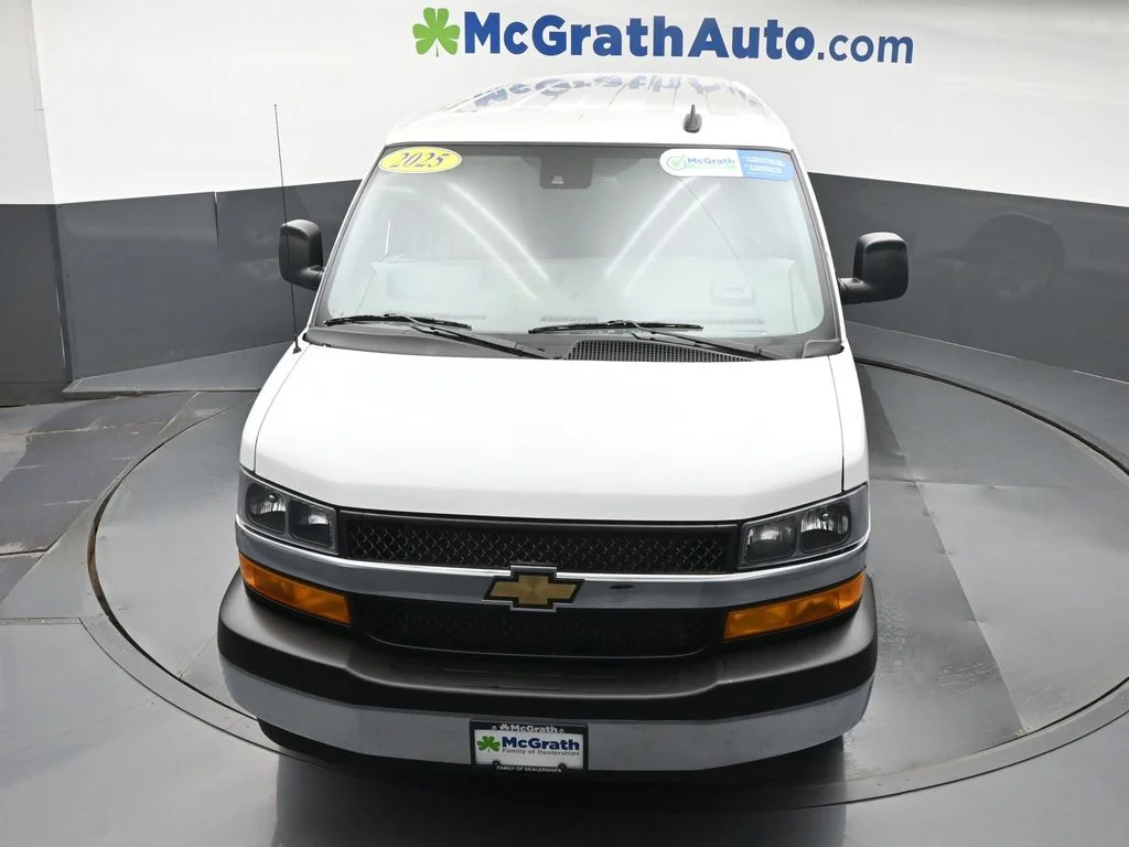 Used 2025 White Chevrolet LT image 24
