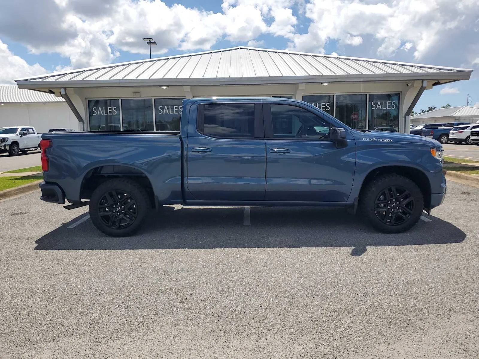 Used 2024 Lakeshore Blue Metallic Chevrolet RST image 8