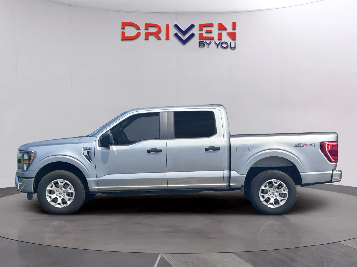 Used 2023 Iconic Silver Ford XLT image 2