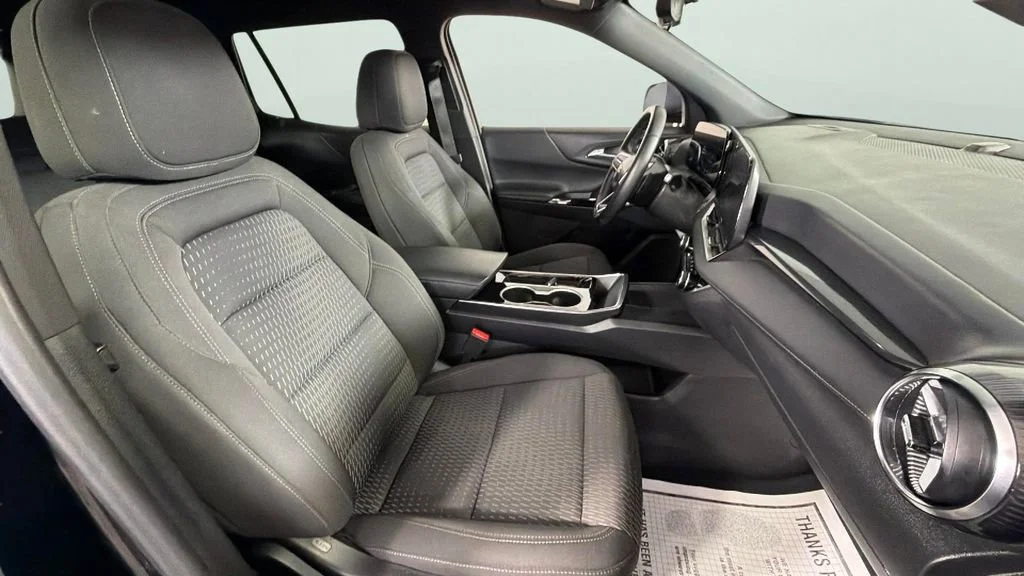 Used 2025 Mosaic Black Metallic Chevrolet LT image 33