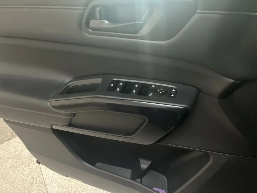 Used 2024 Gray Nissan S image 13
