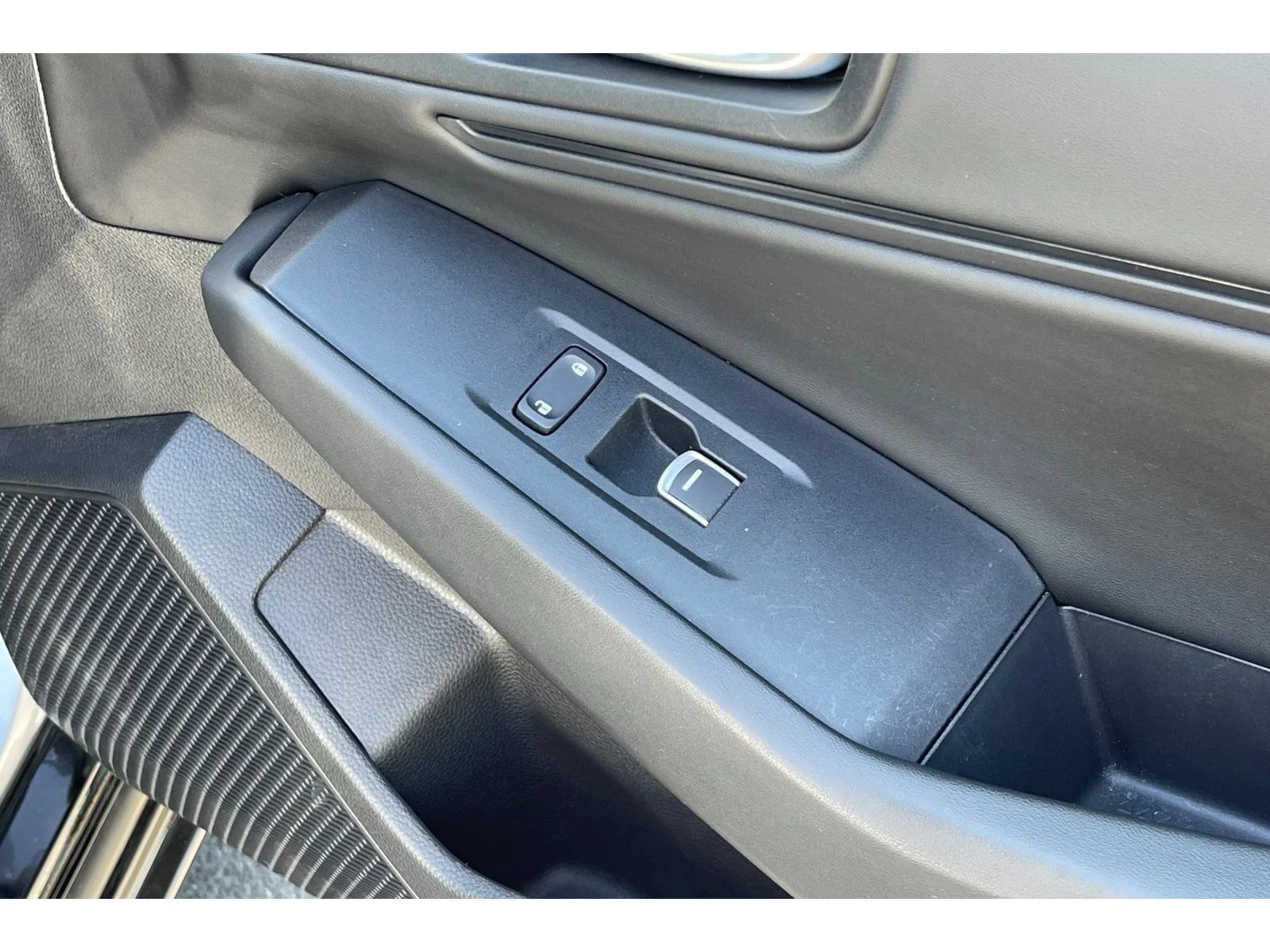 Used 2025 Solar Silver Metallic Honda EX-L image 21