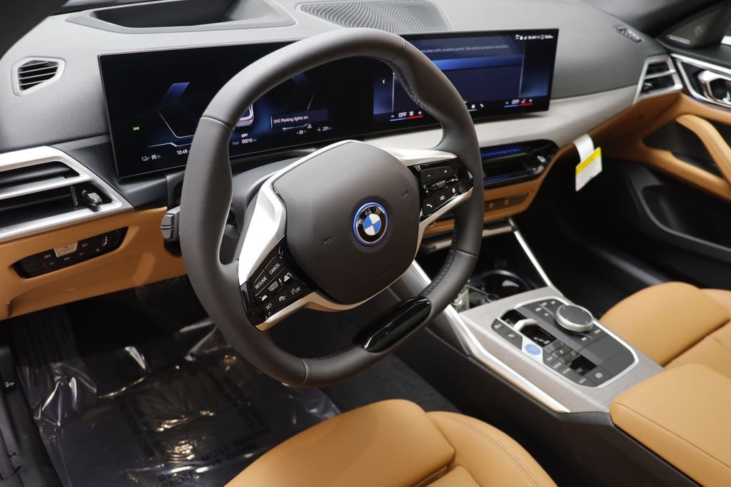 New 2026 Mineral White Metallic BMW xDrive40 image 7