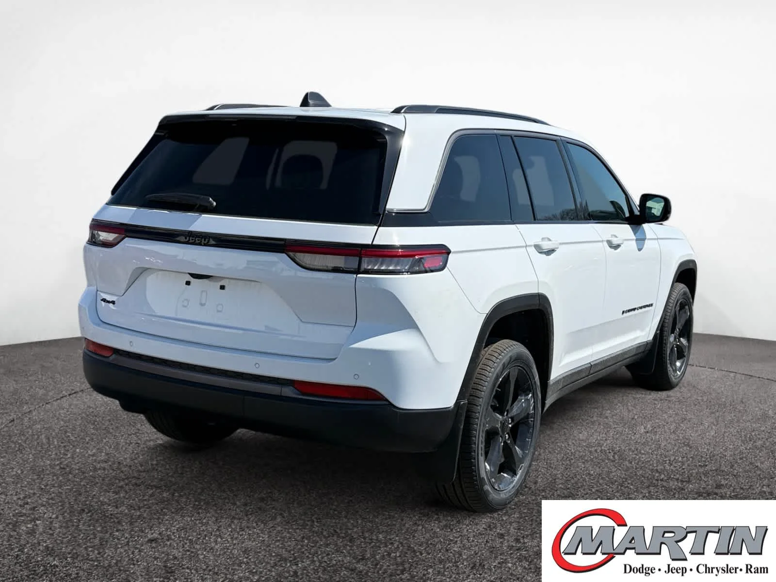 New 2026 Bright White Clear-Coat Exterior Paint Jeep Limited image 5