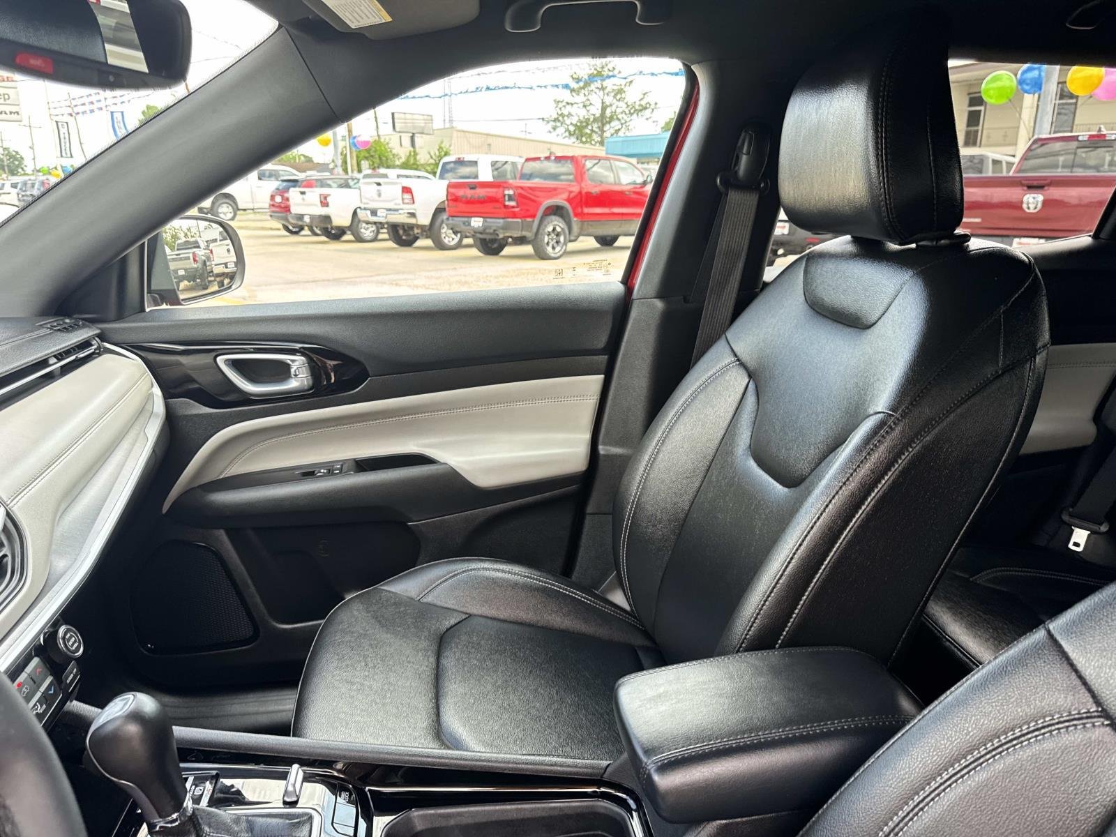 Used 2025 Red Hot Pearlcoat Jeep Limited image 15