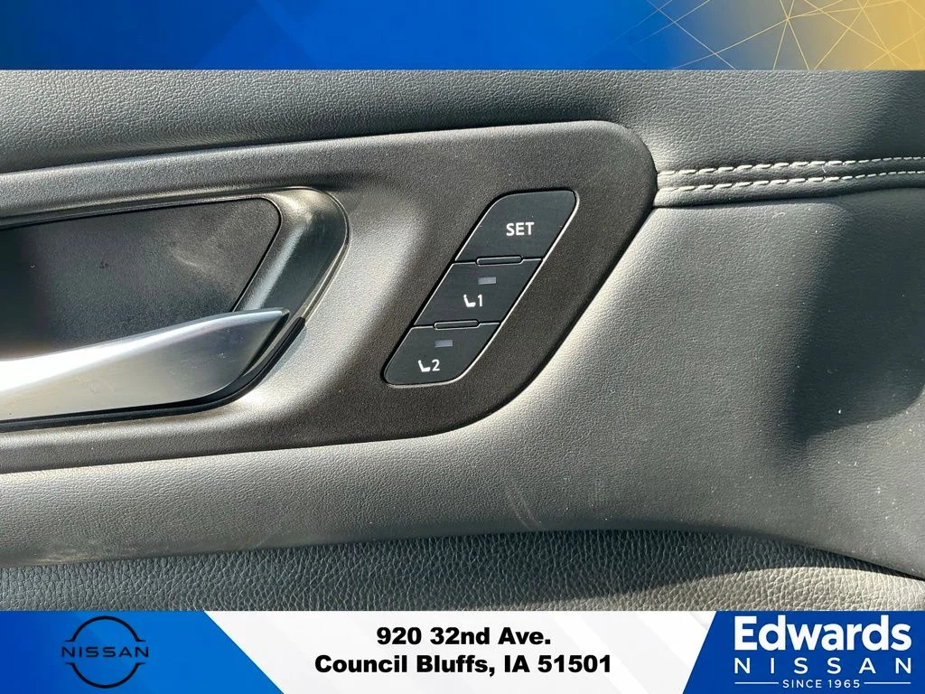 Used 2022 Black Nissan Platinum image 26