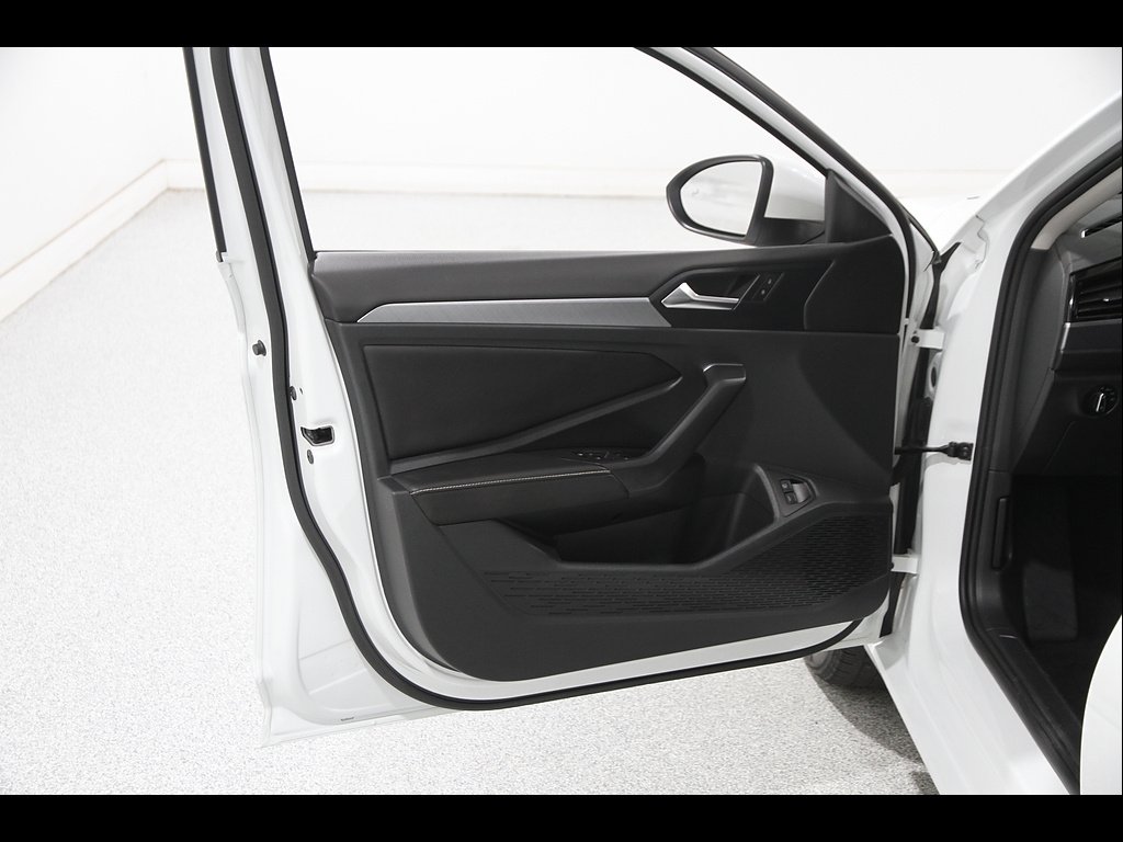 Used 2024 Opal White Pearl Volkswagen SE image 4