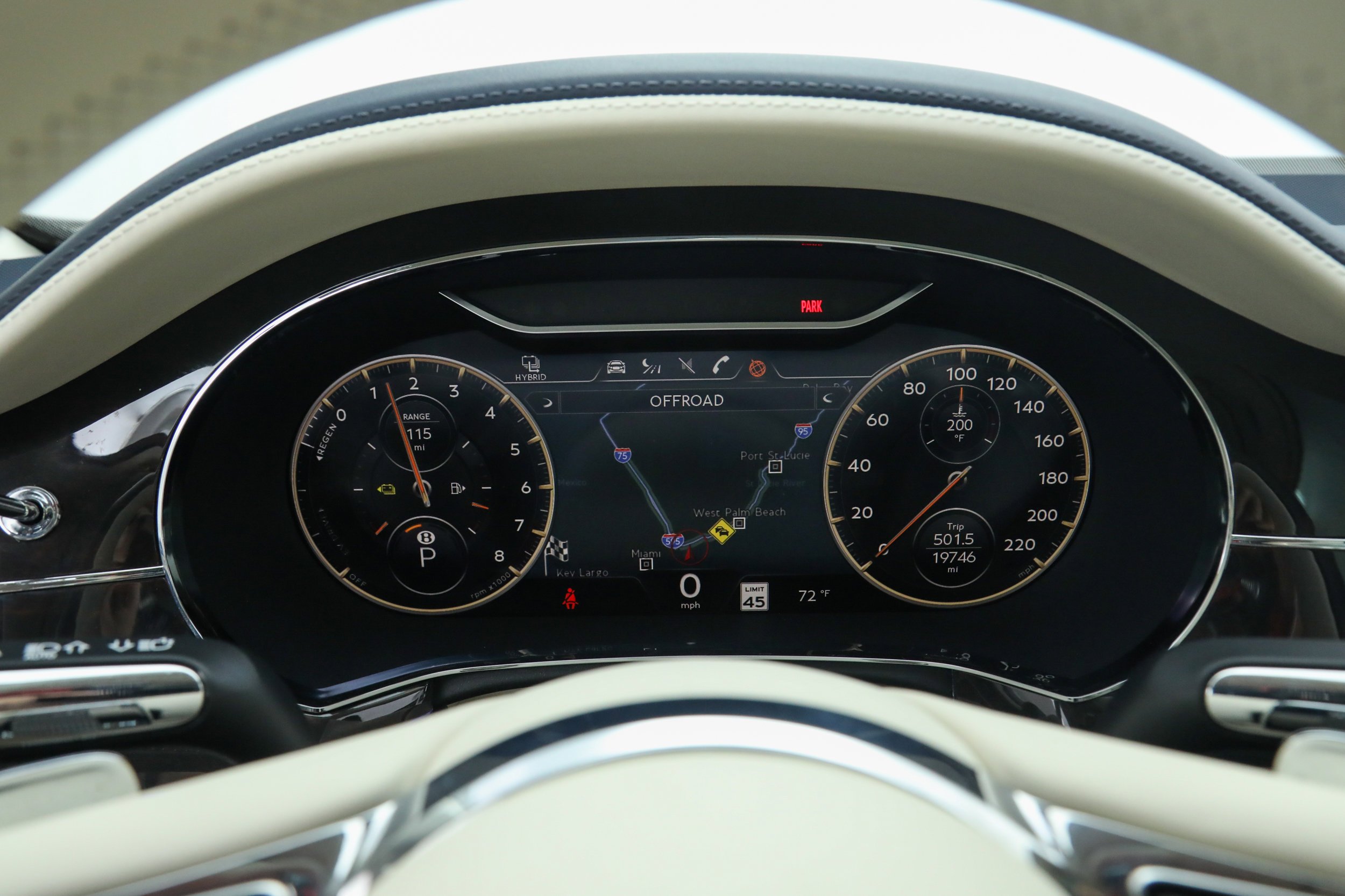 Used 2022 White Bentley  image 28