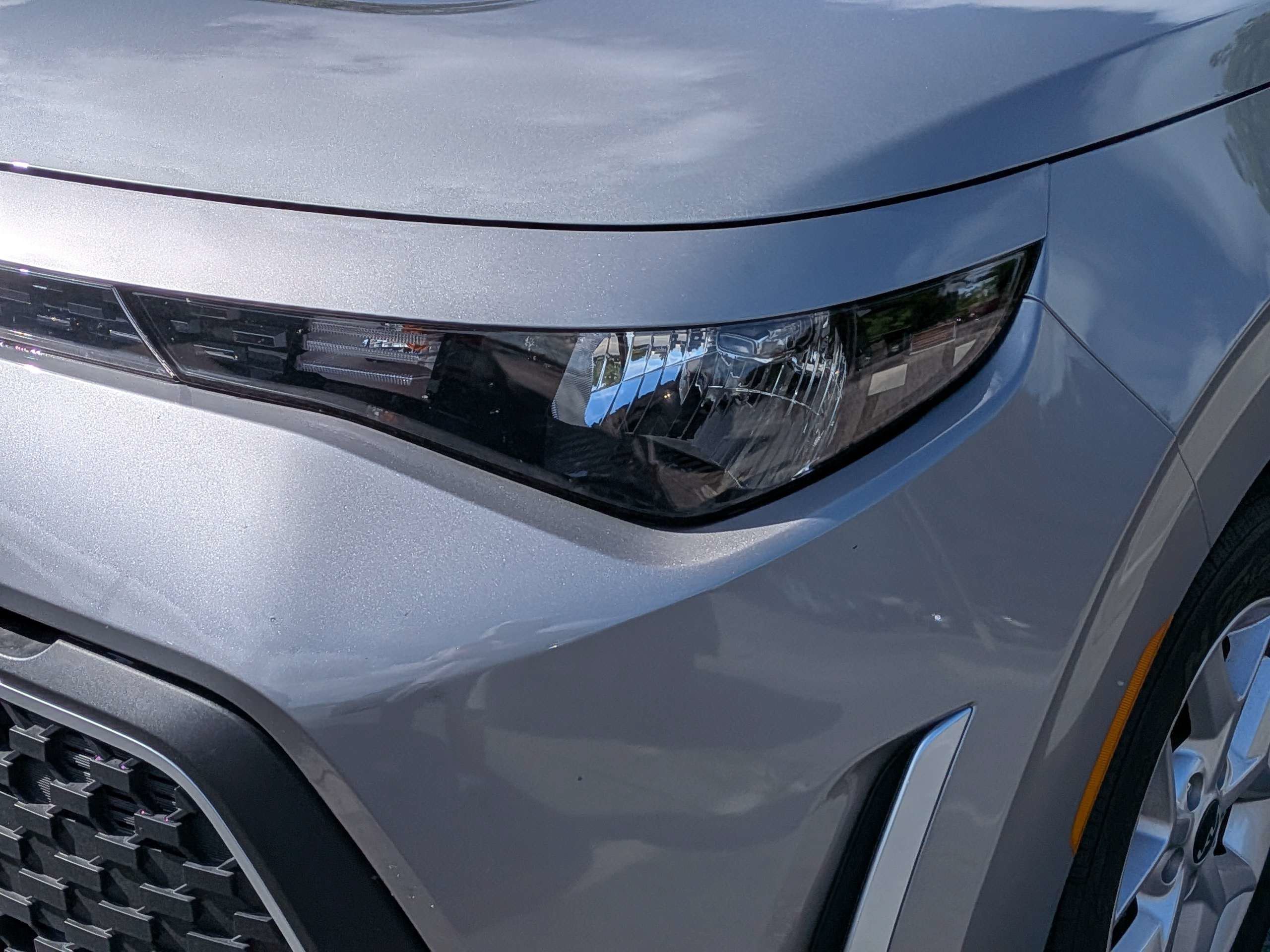 Used 2025  Kia LX image 3