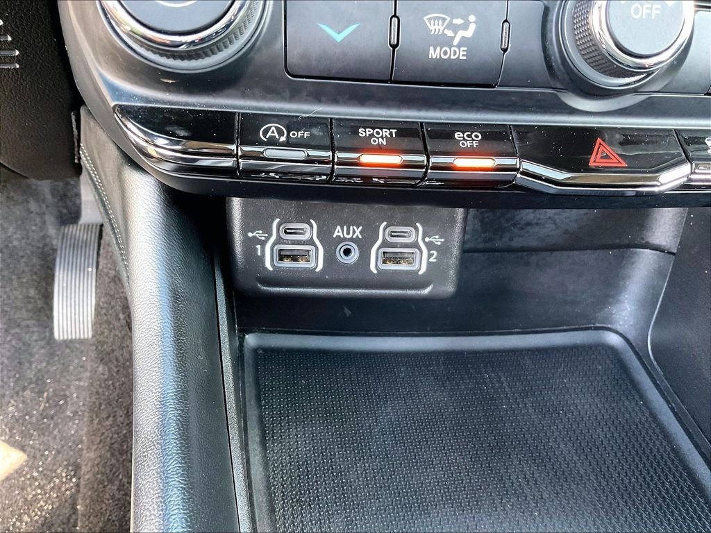 Used 2022 Black Dodge SXT image 12