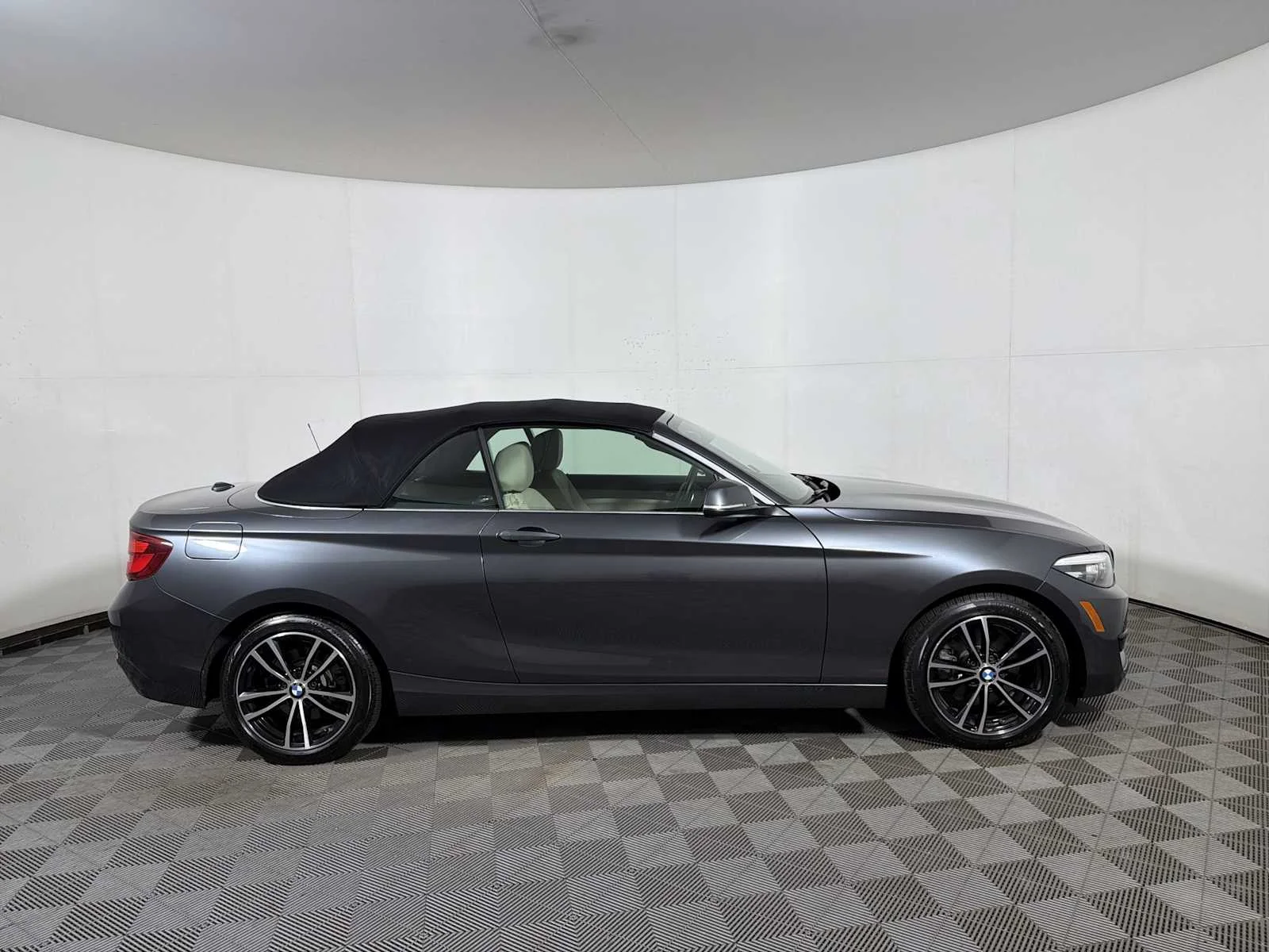 Used 2020 Mineral Grey Metallic BMW 230i xDrive image 7