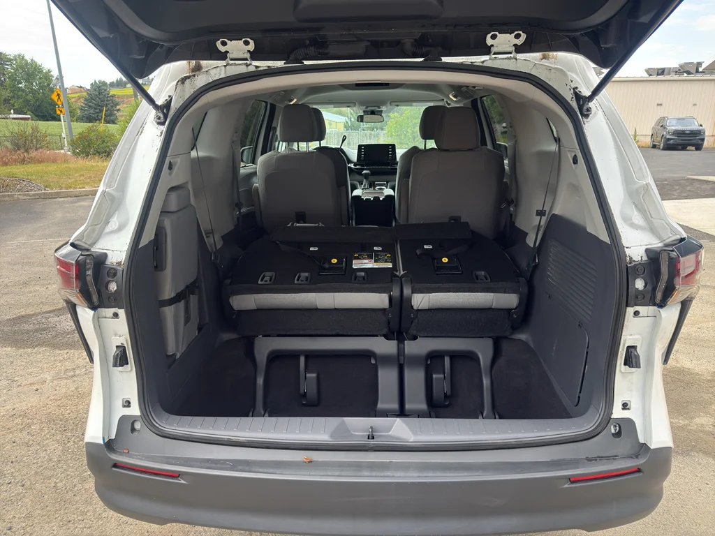 Used 2024 Ice Toyota LE image 10