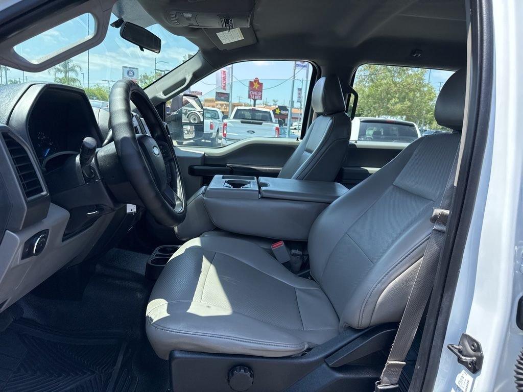 2017 Ford F-350 Super Duty Chassis Cab XL - Photo 9