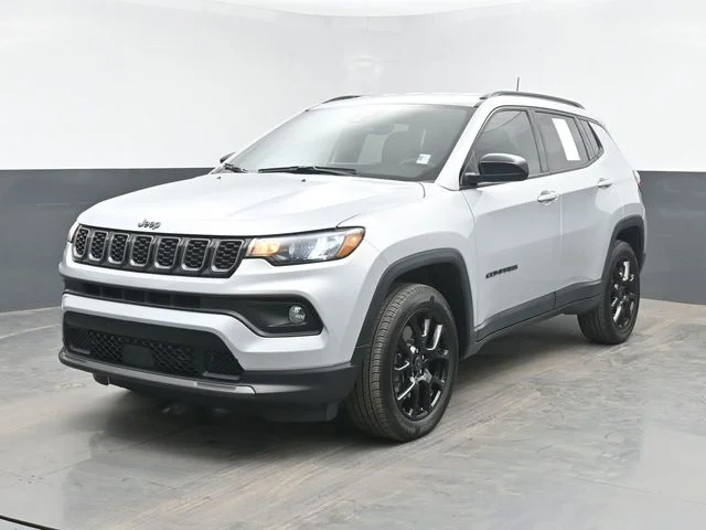 Used 2025 Silver Jeep Latitude image 9
