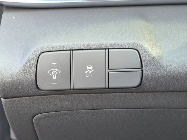 Certified Used 2025 Red Hyundai SEL Sport image 16