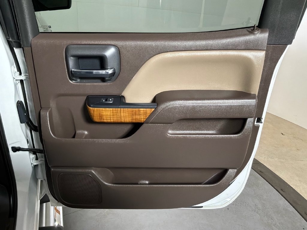 Used 2017 White GMC SLT image 20