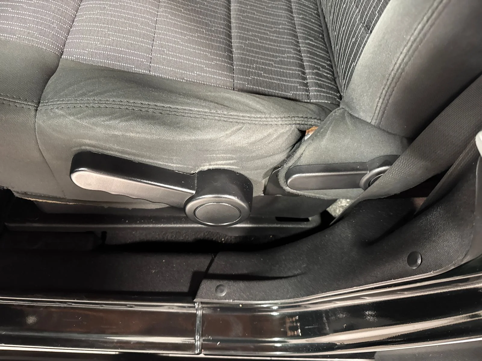 Used 2012 Black / Forest Green Jeep Sport image 15