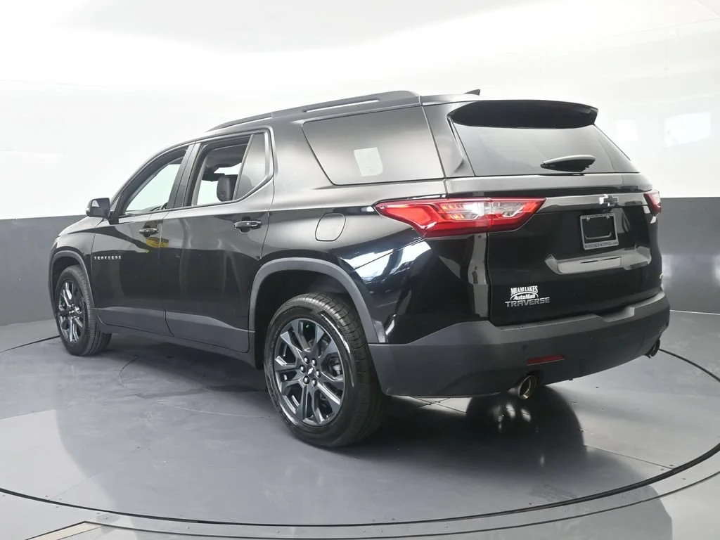 Used 2021 Mosaic Black Metallic Chevrolet RS image 3