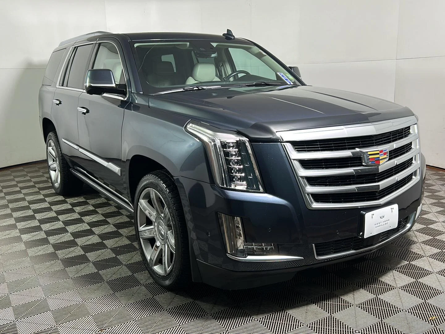 Used 2020 Shadow Metallic Cadillac Premium Luxury image 5