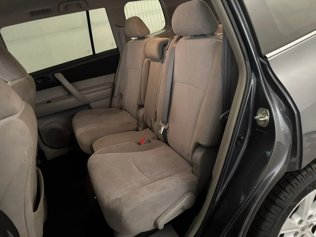 Used 2013 Gray Toyota Base image 27