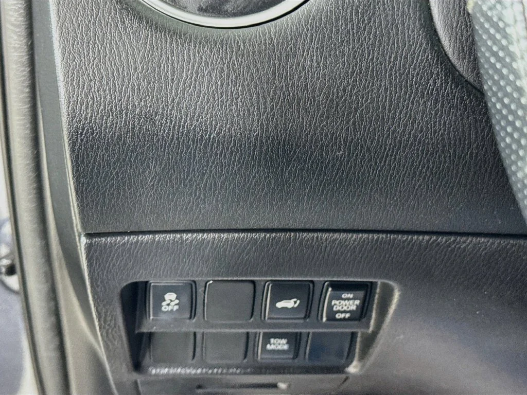 Used 2013 Dark Slate Nissan SL image 12