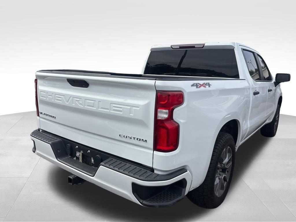 Used 2021 White Chevrolet Custom image 11
