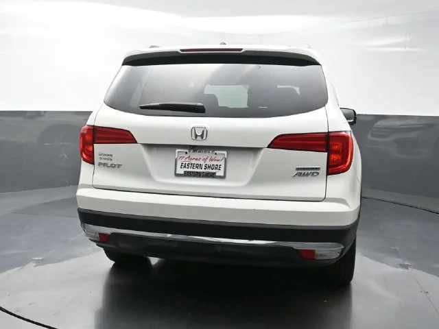 Used 2017 White Honda Touring image 6