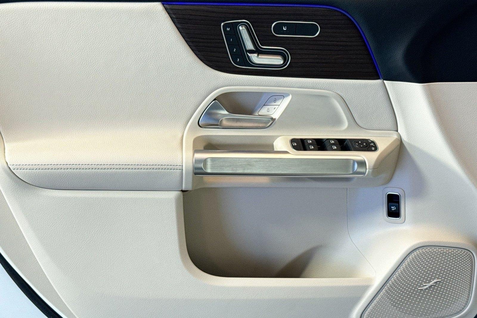New 2026 Polar White Mercedes-Benz GLB 250 image 16