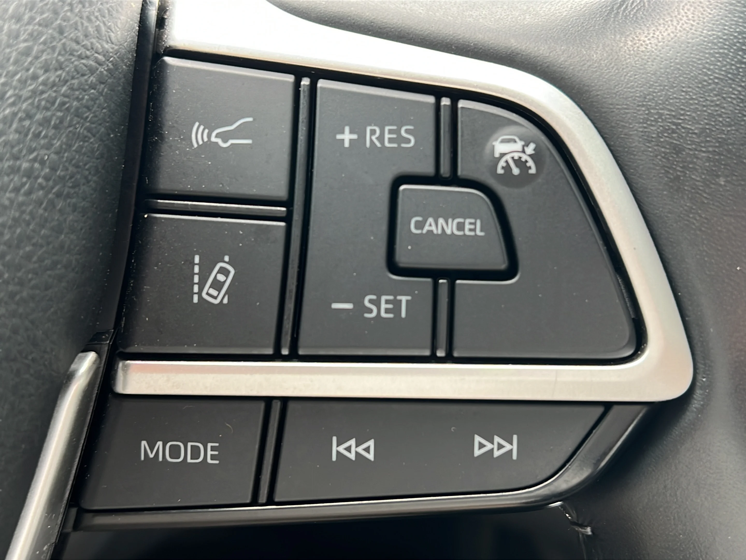 Used 2022 Pearl Toyota Hybrid LE image 20