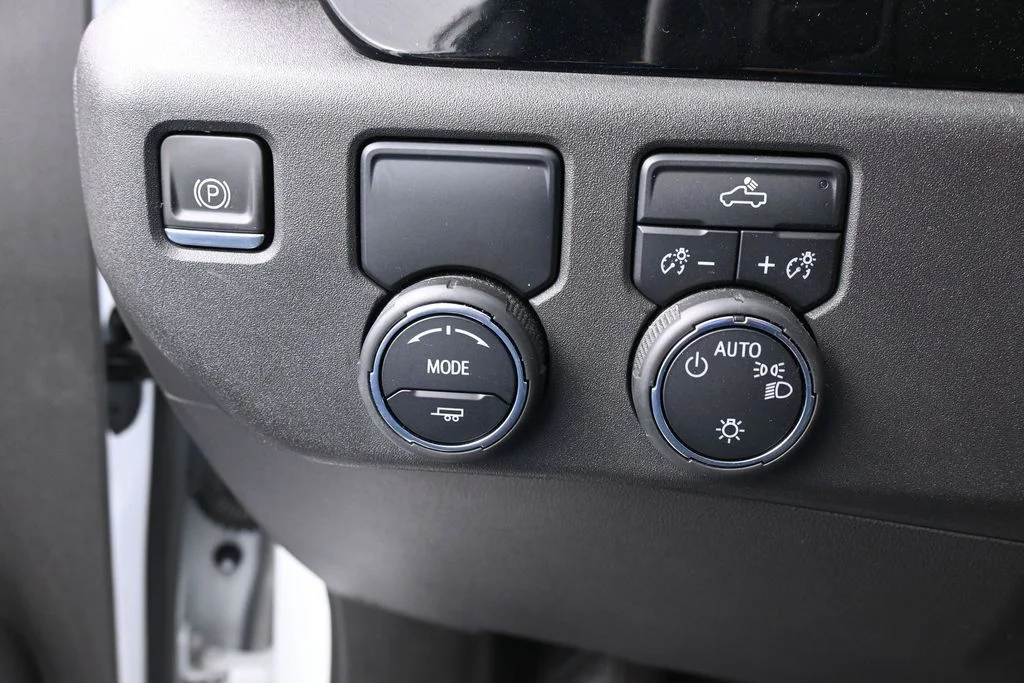 Used 2022 Summit White Chevrolet LT image 31