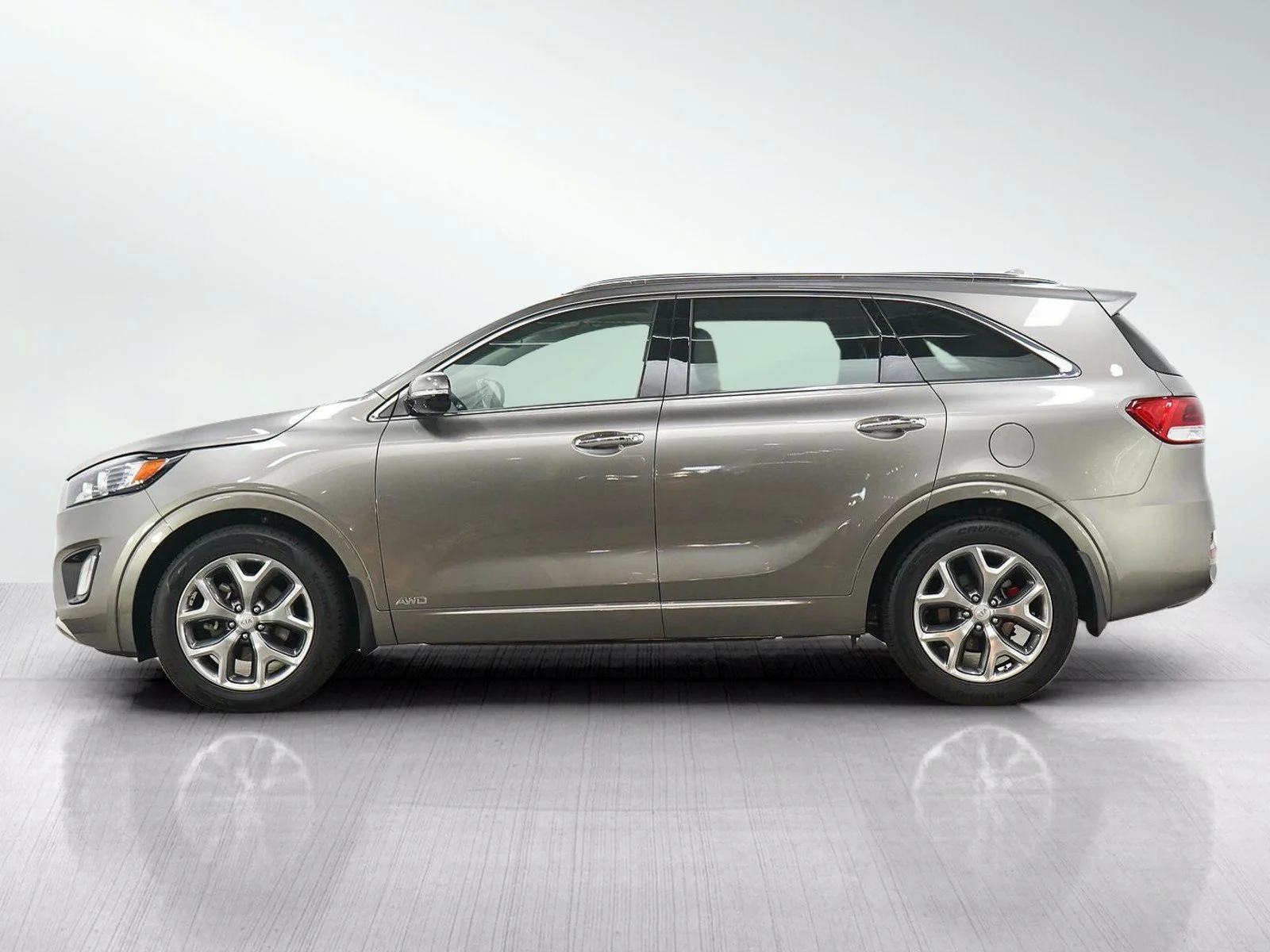 Used 2016 Kia Sorento SX with VIN 5XYPKDA5XGG095844 for sale in Burnsville, Minnesota