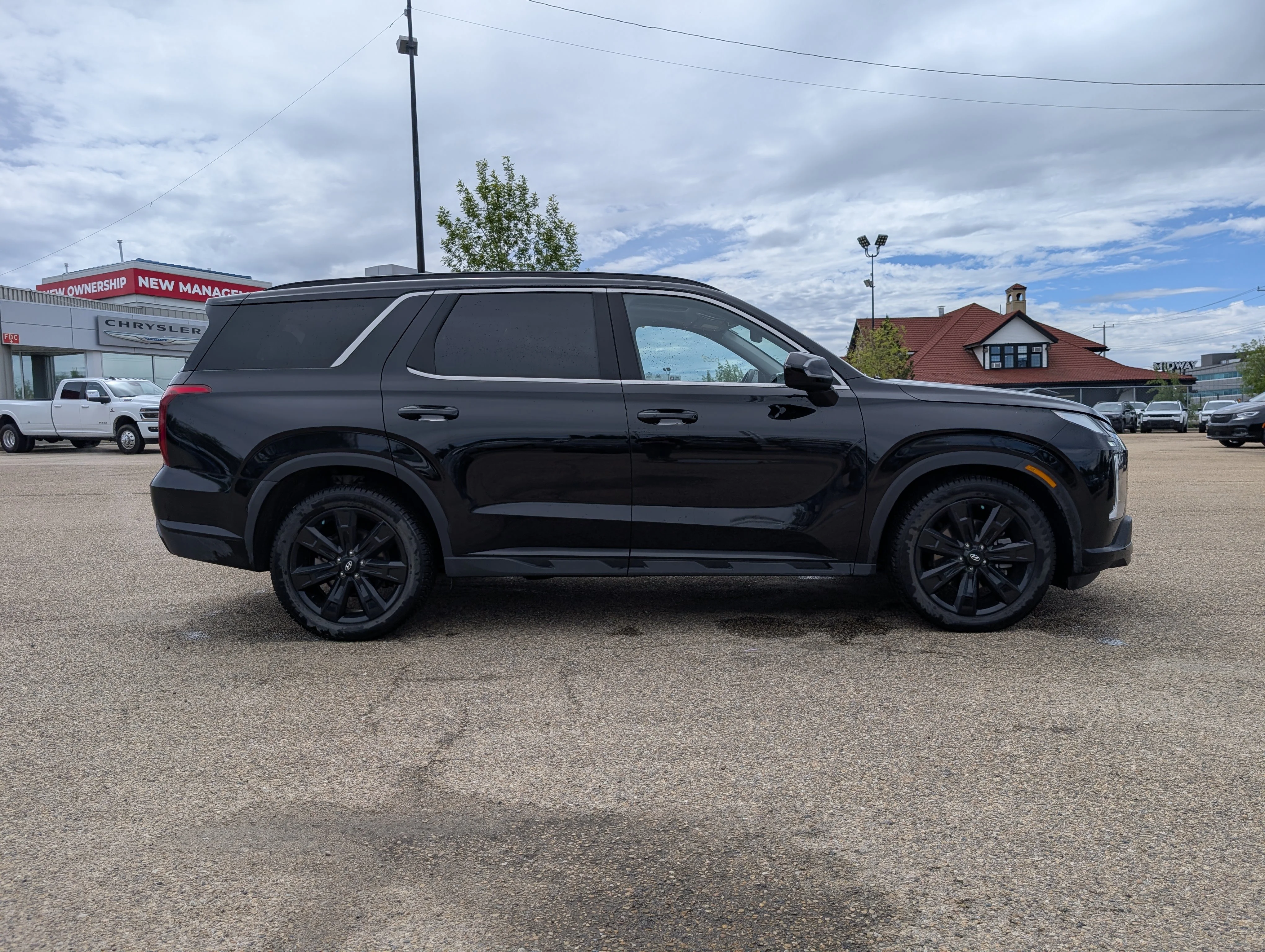 Used 2024 Abyss Black Hyundai Urban image 8