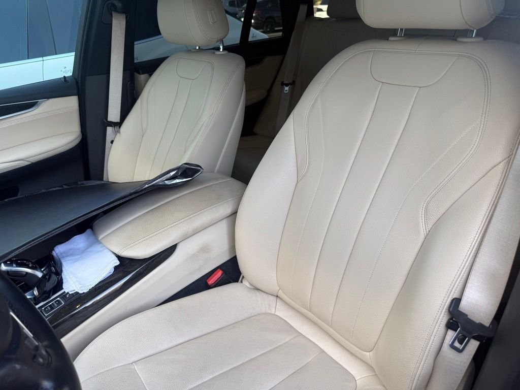 Used 2018 Black Sapphire Metallic BMW sDrive35i image 4