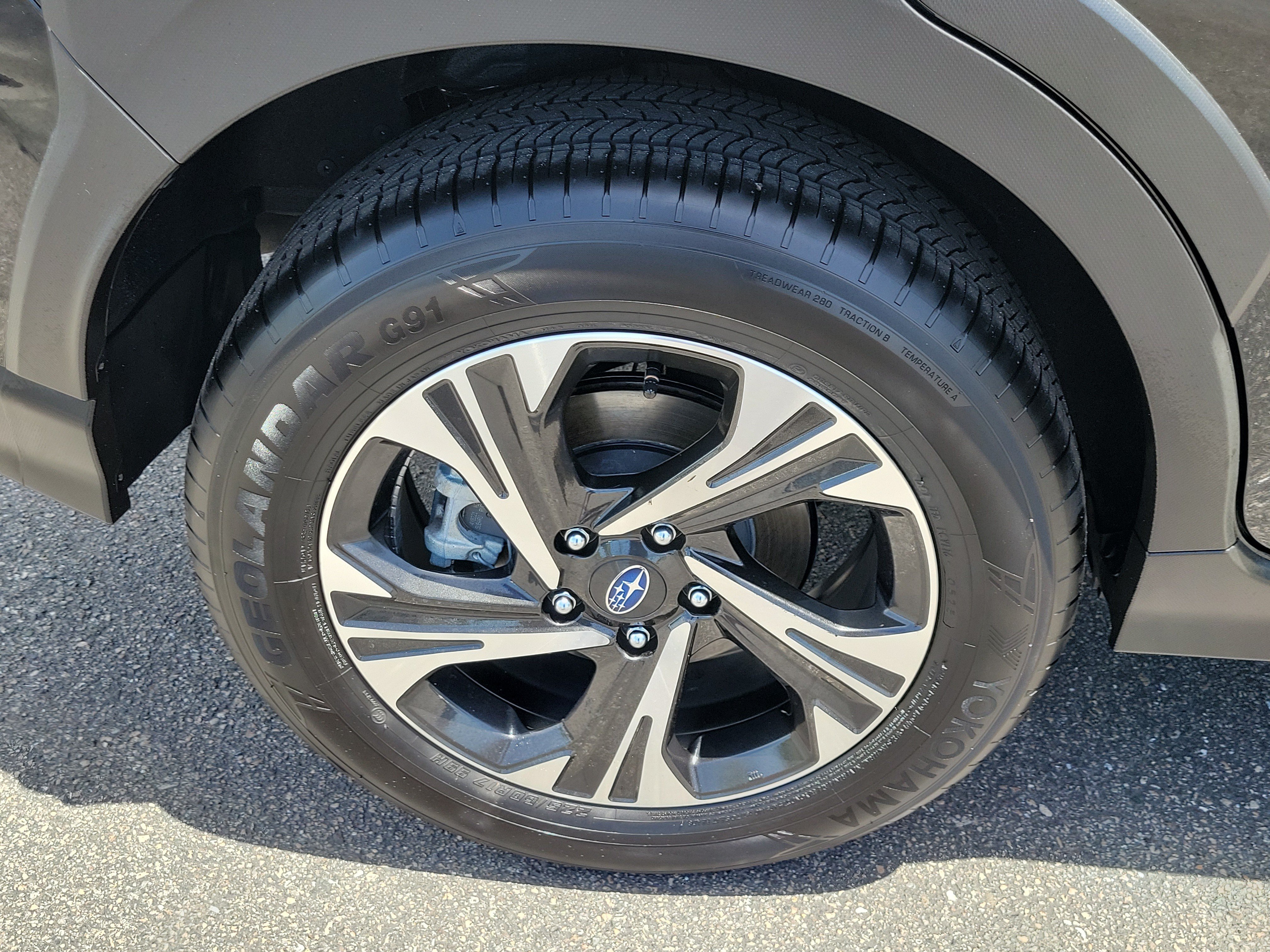 Used 2025 Crystal Black Silica Subaru Premium image 9