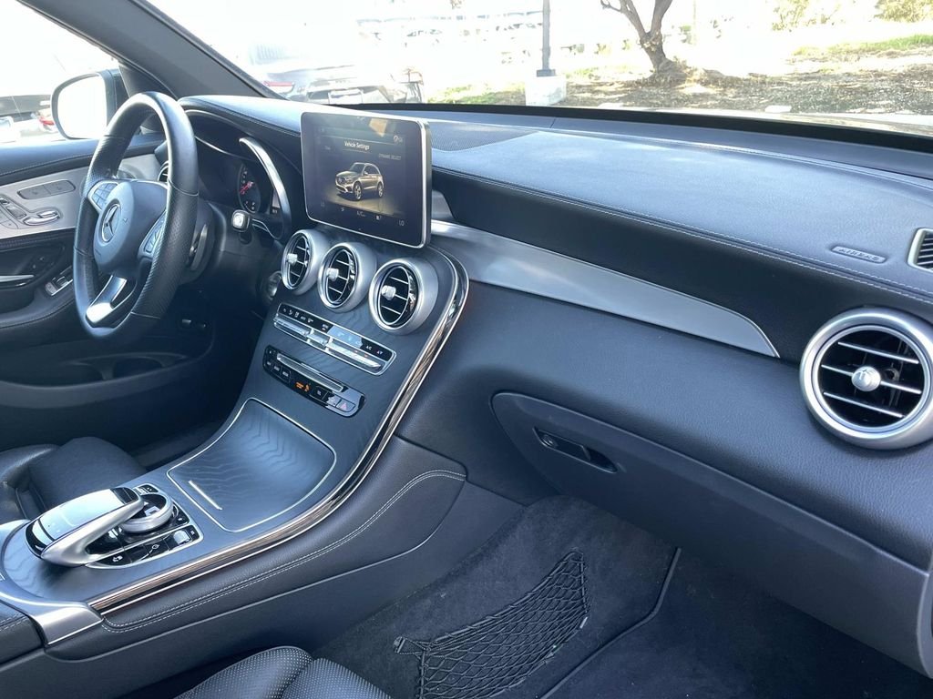 Used 2019 Black Mercedes-Benz GLC 350e image 29