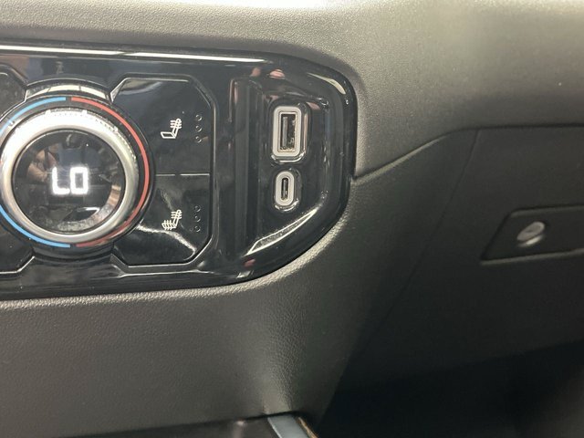 Used 2024 Onyx Black GMC Elevation image 26