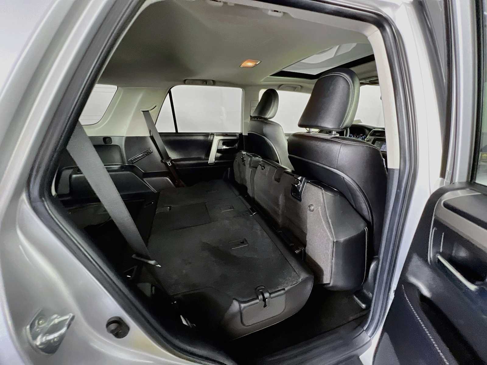 Used 2018 Classic Silver Metallic Toyota SR5 Premium image 28
