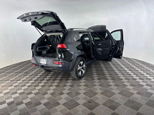 Used 2017 Black Jeep Trailhawk image 16