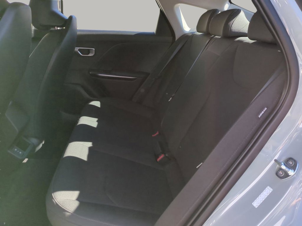 2026 Kia K4 LXS - Photo 17