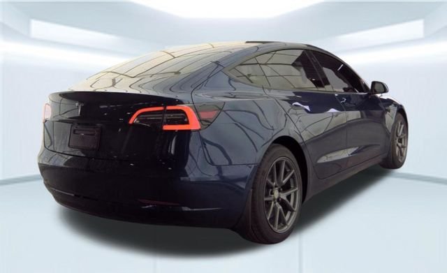 Used 2022  Tesla Base image 6