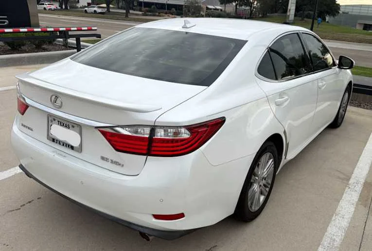 Used 2014 Starfire Pearl Lexus  image 4
