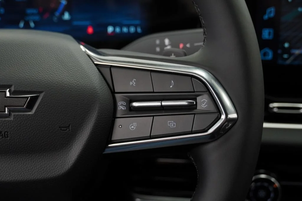 New 2027 Mosaic Black Metallic Chevrolet LT image 21