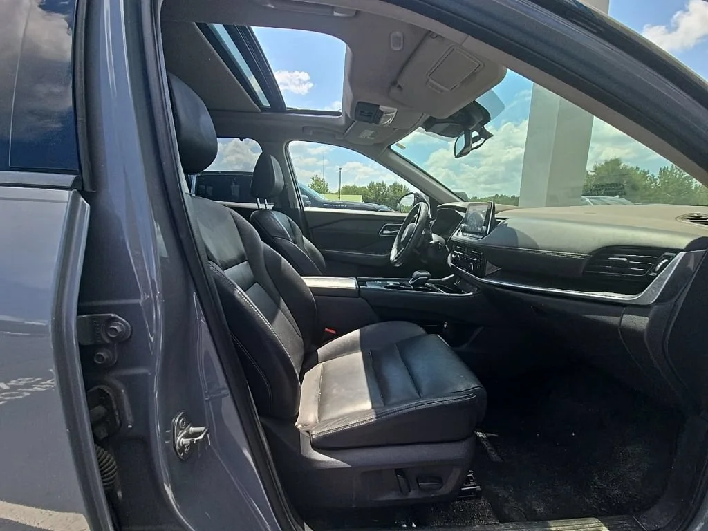 Used 2021 Boulder Gray Pear Nissan SL image 9