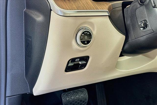 New 2026 Polar White Mercedes-Benz C 300 image 40